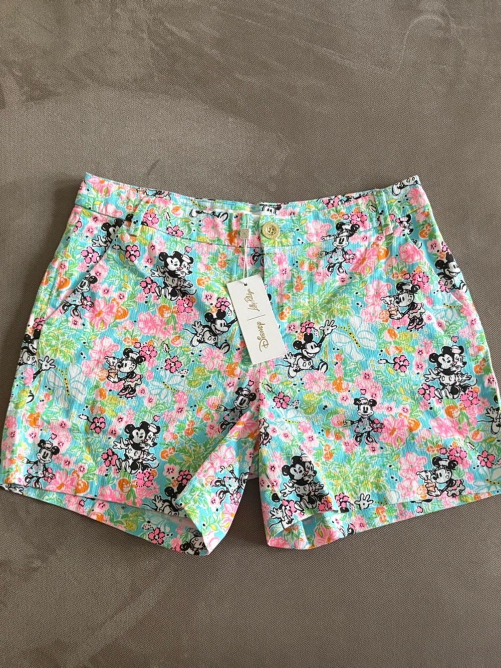 NWT Lilly Pulitzer Lilly Hearts Disney 5 inch Callahan Mid Rise Short size 6 - Picture 2 of 2